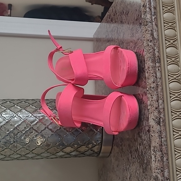 Qupid size 9 hot pink platform heels - Picture 2 of 2